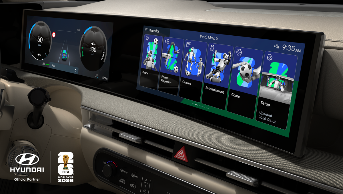Tema layar Hyundai untuk FIFA World Cup 2026 menampilkan robot Atlas dan Spot dari Boston Dynamics
