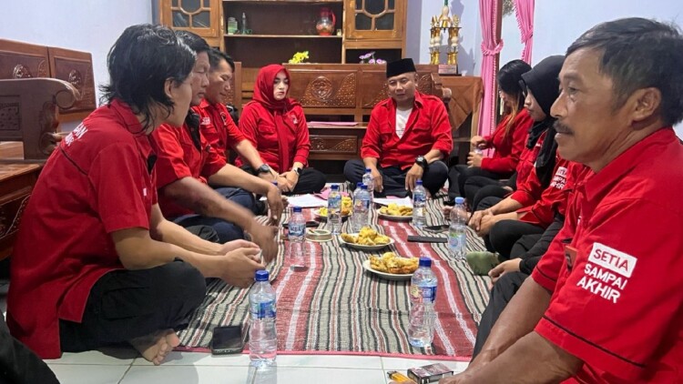 Suratun Nasikhah mendampingi pleno PAC Gandusari di Desa Sukosewu