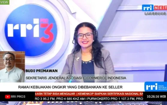 Ilustrasi transparansi biaya pada platform marketplace untuk penjual dan UMKM