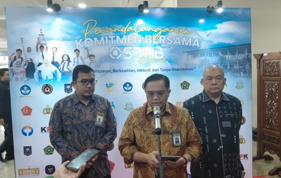 Ilustrasi anak memasuki sekolah dasar sebagai simbol kebijakan usia masuk SD