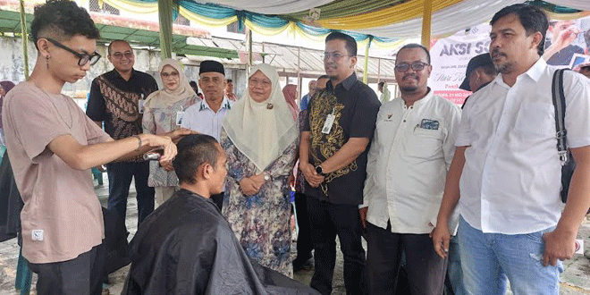 Aksi pangkas rambut gratis di Lapangan Tenis RSJ Prof Ildrem bersama Baznas dan barbershop