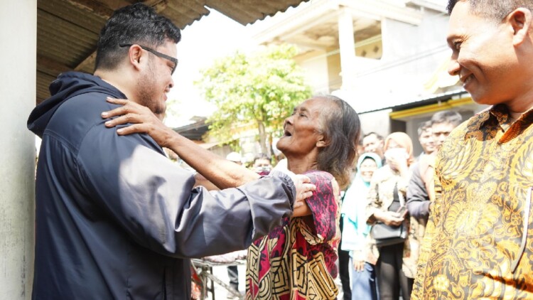 Bupati Kediri bersama Forkopimda mengunjungi rumah penjual bunga di Ngadiluwih