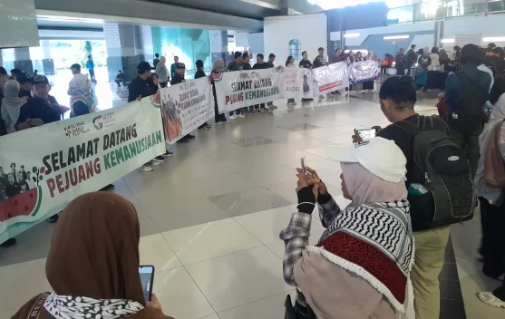 Kerumunan awak media di area pintu kedatangan Terminal 3 Soekarno-Hatta menjelang kedatangan WNI