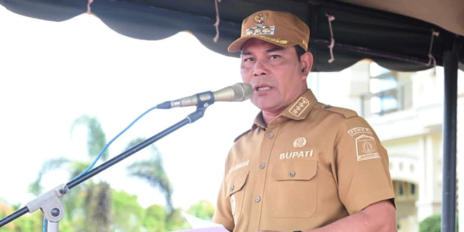 Upacara peringatan Hari Buku Nasional di Halaman Kantor Bupati Kota Jantho