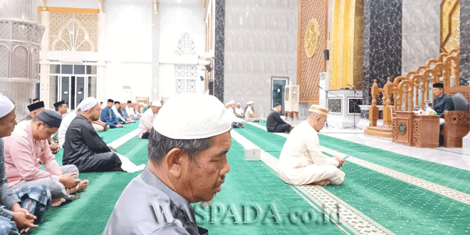 Jamaah pengajian Subuh di Masjid Agung Darul Falah Langsa