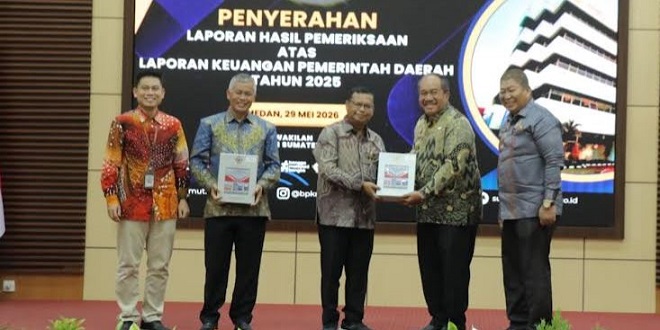 Penyerahan LHP LKPD 2025 di Aula BPK RI Perwakilan Sumatera Utara saat Pemkab Asahan raih WTP ke-10