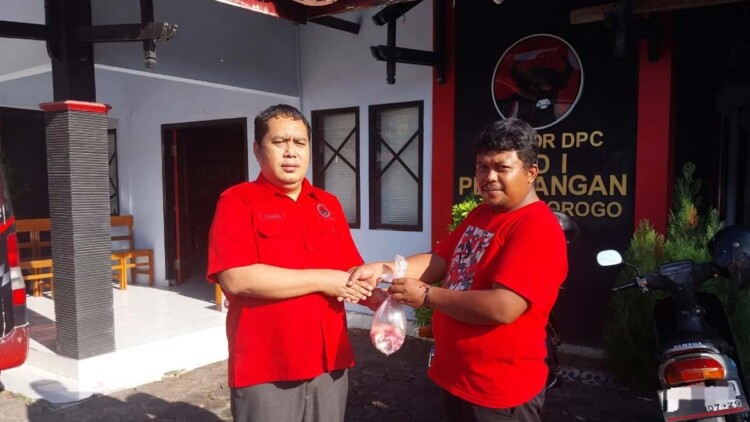 Penyembelihan hewan kurban oleh DPC PDI Perjuangan Ponorogo di kantor DPC, 28 Mei 2026