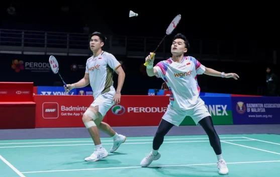 Pasangan ganda putra Indonesia bersiap bertanding di Istora Senayan