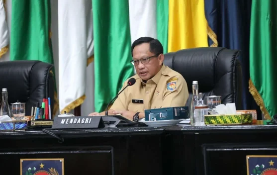 Ilustrasi rapat Kemendagri dan peta regional penilaian daerah