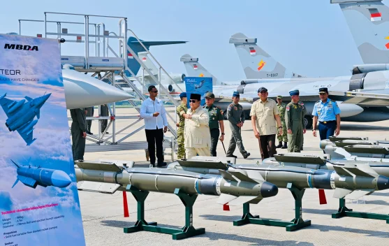Ilustrasi pesawat tempur dan radar sebagai simbol penambahan alutsista Indonesia