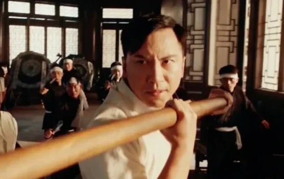 Dennis To sebagai Ip Man dalam film Kung Fu Legacy