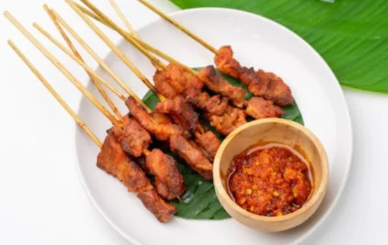 Hidangan daging dan sayur untuk menjaga keseimbangan makan saat Iduladha