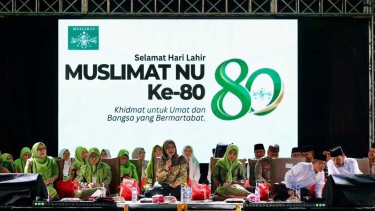 Ribuan kader Muslimat NU berkumpul di Banyuwangi Park pada Harlah ke-80