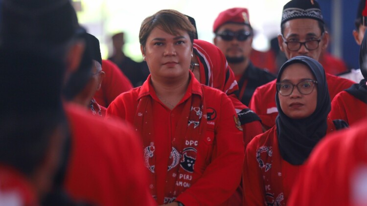Susy Cecilia berbicara usai pelantikan PAC PDI Perjuangan di Lamongan