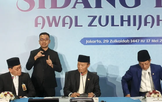 Hidayat Nur Wahid berbicara saat konferensi pers soal Iduladha 1447 H