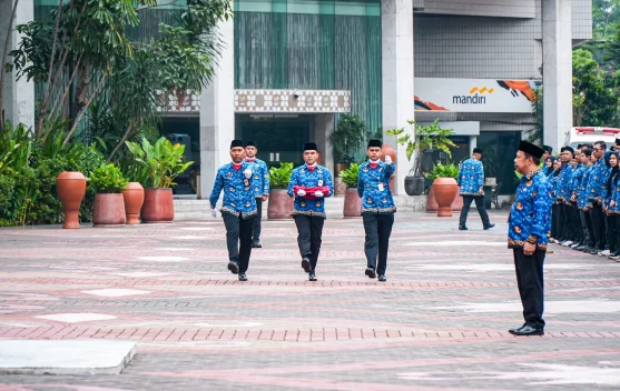 Upacara Hari Kebangkitan Nasional di Kementerian Sosial tanda peluncuran dan pengawasan Sekolah Rakyat