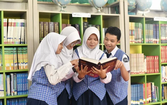 Antarmuka katalog digital SIBI yang terintegrasi dengan SLiMS di perpustakaan sekolah