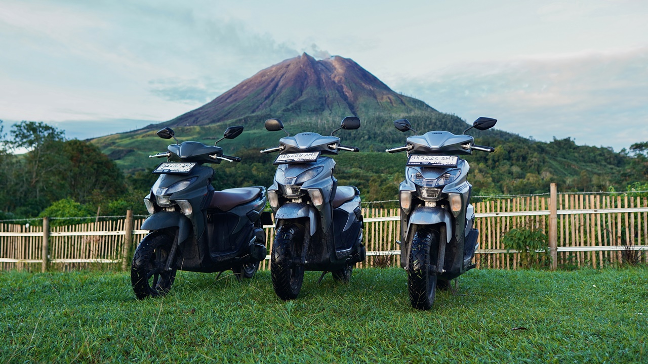 GEAR ULTIMA melintas di jalur berbatu kaki Gunung Sinabung saat uji ketangguhan