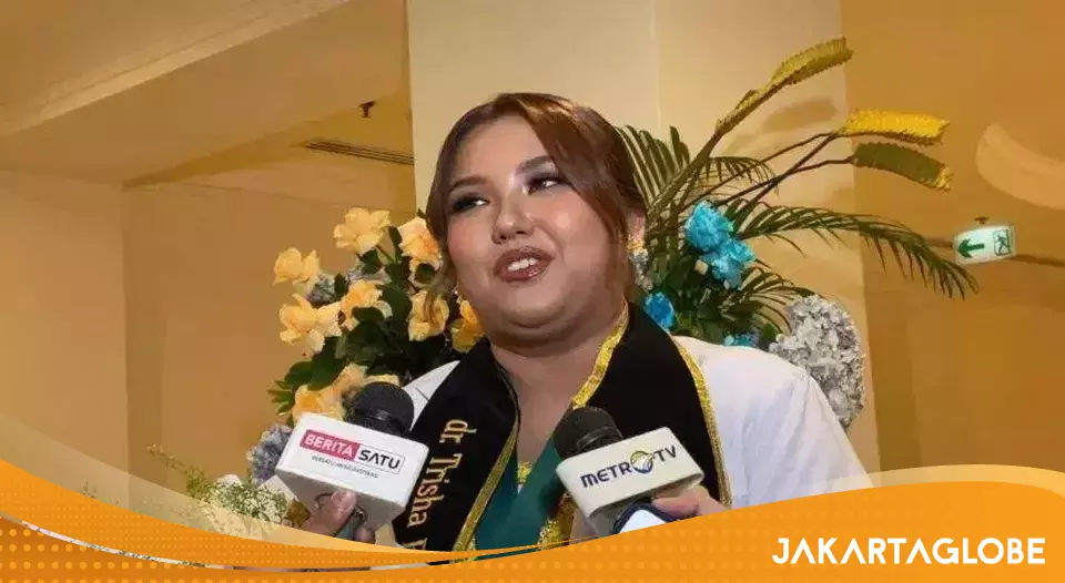 Trisha Eungelica Ardyadana saat wisuda profesi dokter di Jakarta