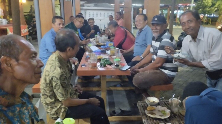 Sutardi berdialog dengan warga di Lapak Donopuran Kecamatan Taman Kota Madiun
