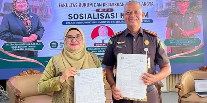 Dekan Fakultas Hukum Unsam dan Kepala Kejari Langsa menandatangani MoA di Aula Kejari Langsa