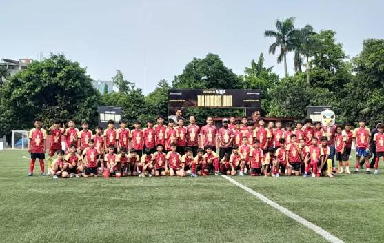 Peserta Coaching Clinic The Longest Wait di Stadion ASIOP Cempaka Putih Jakarta