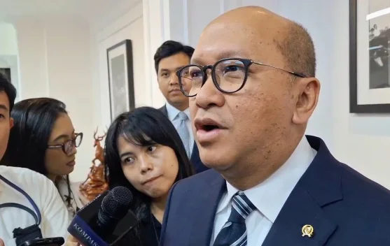 Ilustrasi dokumen laporan keuangan Danantara dan proses konsolidasi BUMN
