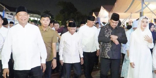 Kafilah Kabupaten Langkat menerima penghargaan Juara II MTQ Sumut 2026