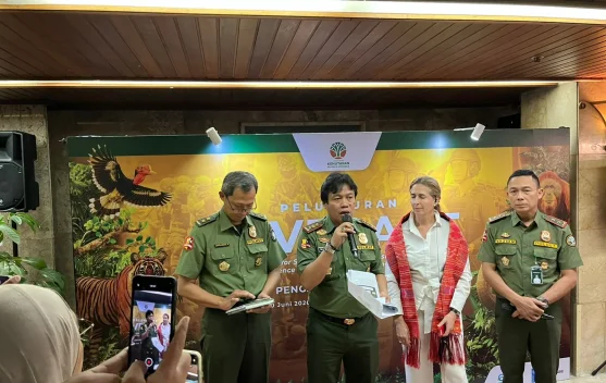 Petugas Kementerian Kehutanan melakukan patroli dan pengawasan untuk melindungi hutan serta satwa liar