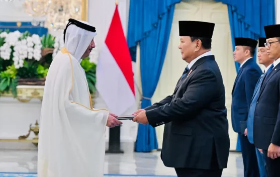 Presiden Prabowo menerima duta besar di Istana Merdeka