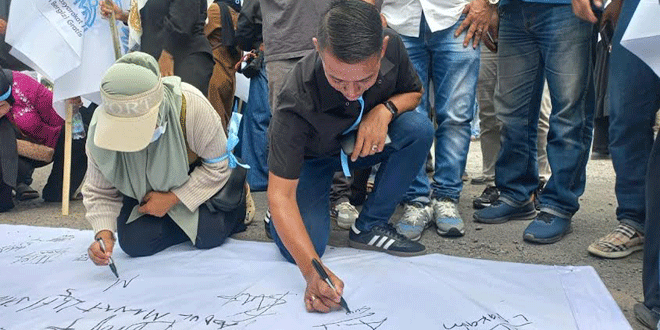 Aksi dukungan Program Makan Bergizi Gratis di depan Kantor Gubernur Sumatera Utara