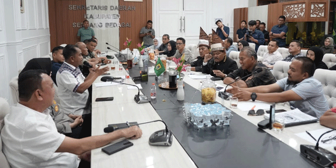 Ruang mediasi sengketa lahan di Sei Rampah tanpa kehadiran perwakilan PT Bridgestone