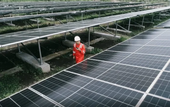 Ilustrasi pembangkit energi dan peta Amerika Latin untuk ekspansi PLN Indonesia Power
