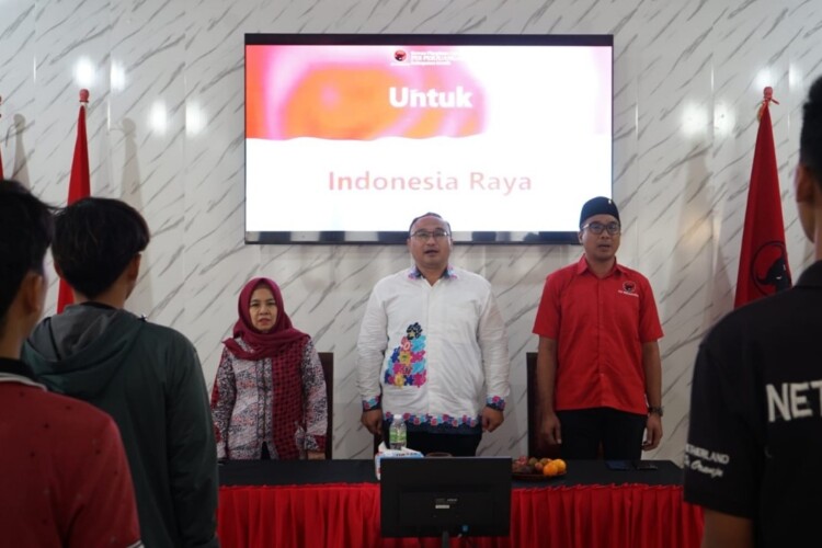 Peserta dan narasumber dalam diskusi publik Hari Lahir Pancasila di Gresik
