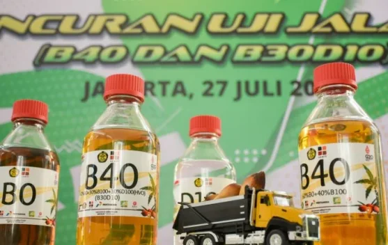 Ilustrasi biodiesel B50 berbahan baku kelapa sawit dan stasiun pengisian bahan bakar