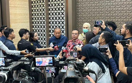 Presiden melakukan kunjungan diplomatik internasional untuk menjaga kepentingan nasional