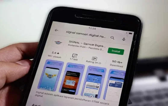 Ilustrasi pembayaran pajak kendaraan online melalui aplikasi Signal di Jakarta