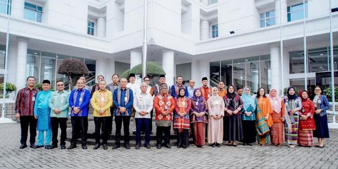 Wagub Surya memimpin upacara Harganas ke-33 di halaman Kantor Gubernur Sumut