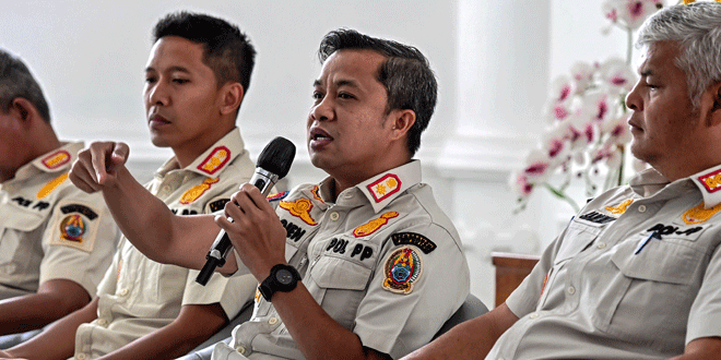 Personel Satpol PP, TNI, dan Polri melakukan patroli bersama di wilayah Sumatera Utara