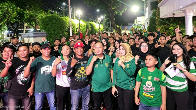 Ketua DPRD Surabaya bertemu Bonek di rumah dinas saat nobar Piala Dunia HUT Persebaya 99