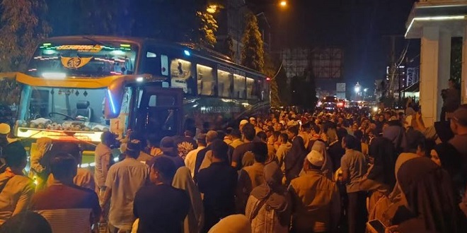 Jamaah haji Padangsidimpuan disambut di Pendopo Wali Kota saat tiba malam hari