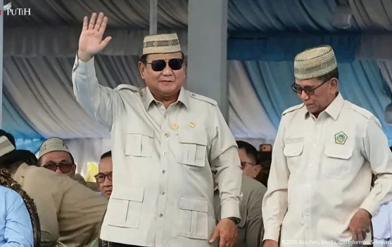 Presiden Prabowo menerima Lencana Emas Adi Bhakti dari KTNA di Gorontalo