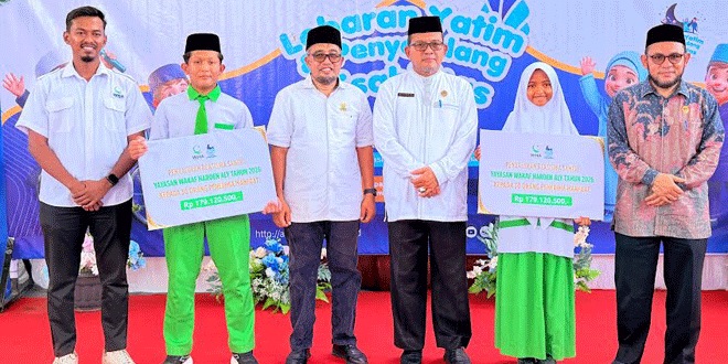 Penyerahan beasiswa Yayasan Wakaf Haroen Aly di Kantor Kementerian Agama Aceh
