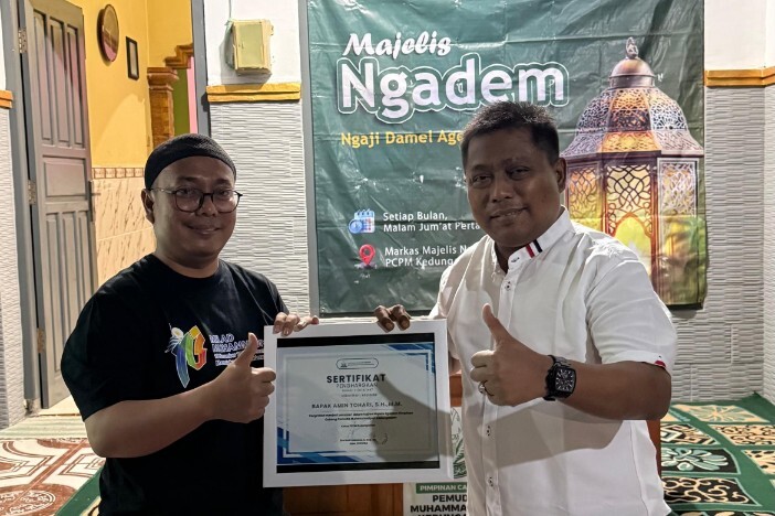 Suasana kajian Majelis Ngadem di Kedungadem dengan pemateri Amin Thohari