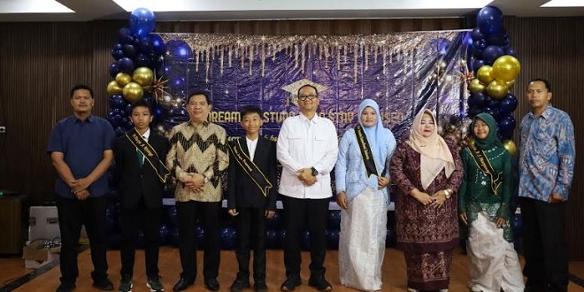 Plh Wali Kota Muhammad Fadly Abdina berbicara di acara pelepasan siswa SDN 132406