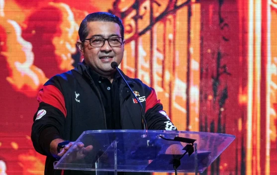 Menteri Ekonomi Kreatif menerima penghargaan Mitra Pemerintah Terbaik di Munas IESPA 2026