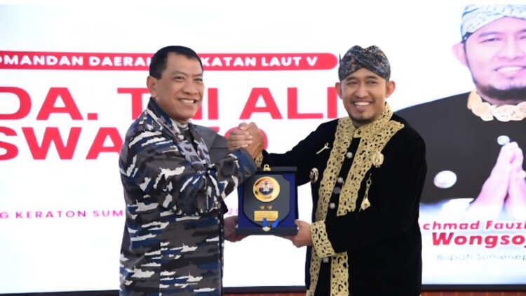 Pertemuan Bupati Sumenep dengan Komandan Kodaeral V di Pendopo Keraton Sumenep
