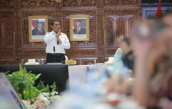Pekerjaan perbaikan irigasi di sawah Sumatra Barat untuk rehabilitasi pascabencana