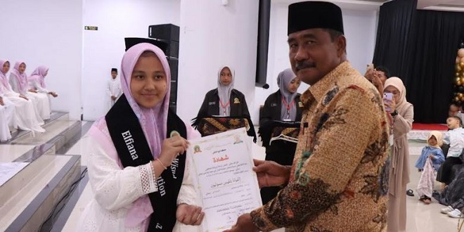 Wali Kota Binjai menghadiri wisuda tahfidz dan pelepasan siswa SMP-IT Abu Syafa di Aula Masjid Al Fatih