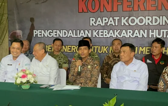 Menteri Kehutanan Raja Juli Antoni memberi peringatan terkait ancaman karhutla di Jakarta